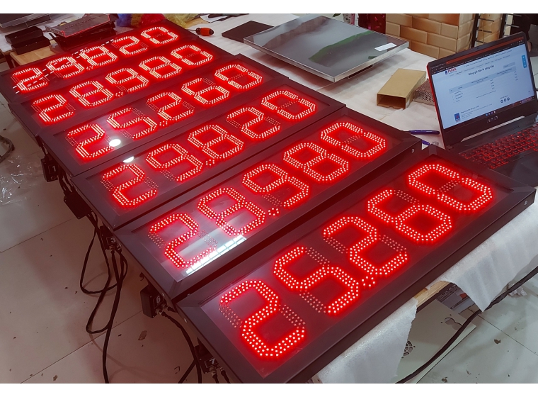 Bảng Led 7 Đoạn Giá Xăng Size 840x370mm - Trụ 6m8