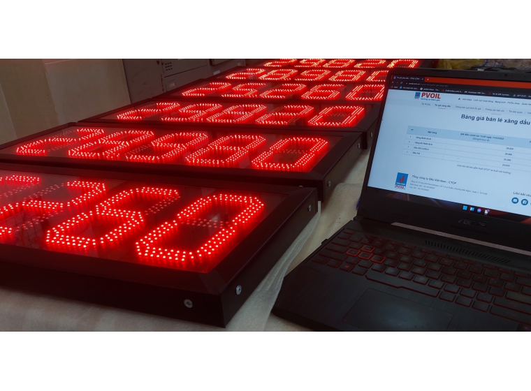 Bảng Led 7 Đoạn Giá Xăng Size 840x370mm - Trụ 6m8