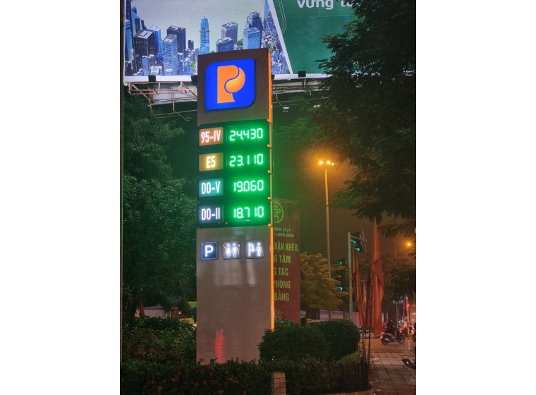 Bảng Led 7 Đoạn Giá Xăng Size 840x370mm - Trụ 6m8